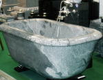 清流石の石の浴槽